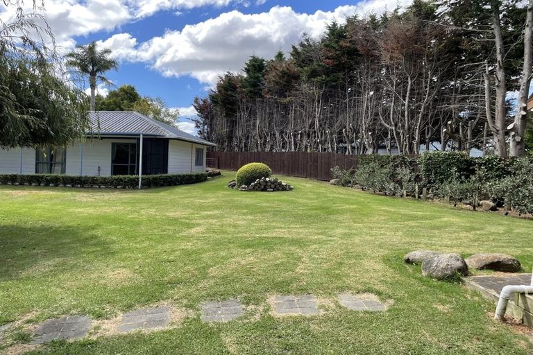 Photo of property in 21 Frank Knight Place, Waiuku, 2123
