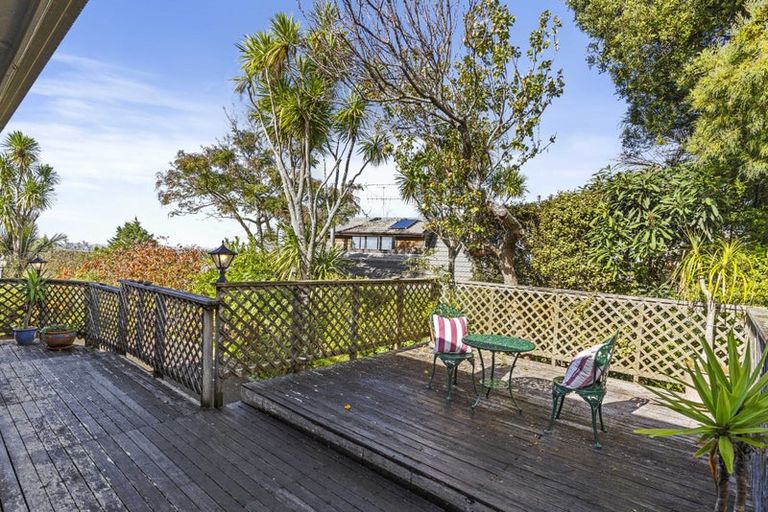 Photo of property in 39 Montgomery Avenue, Rothesay Bay, Auckland, 0630