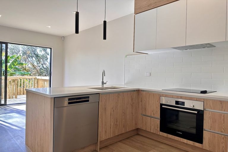 Photo of property in 3/147c Carlisle Road, Northcross, Auckland, 0632