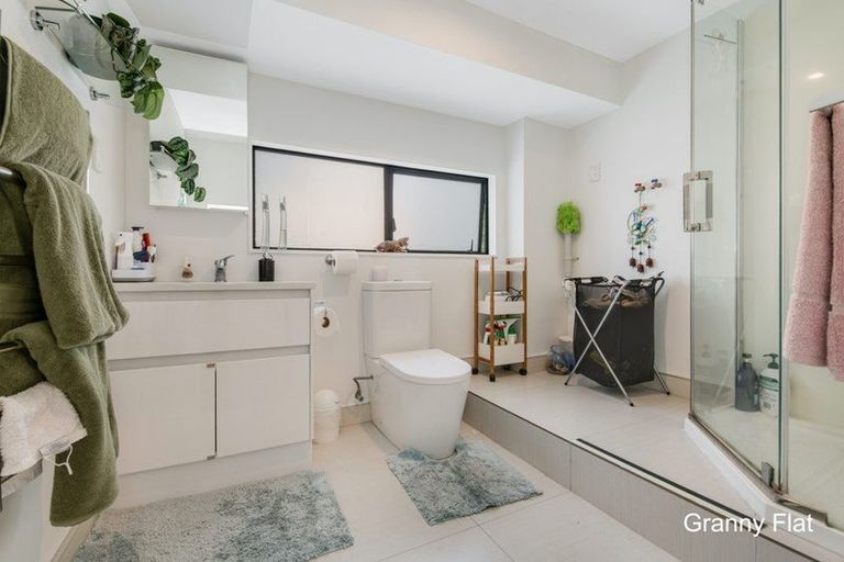 Photo of property in 17 Leiden Place, Totara Vale, Auckland, 0629