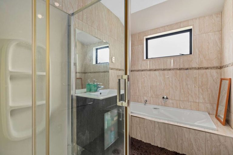 Photo of property in 100a Gloucester Road, Manurewa, Auckland, 2102