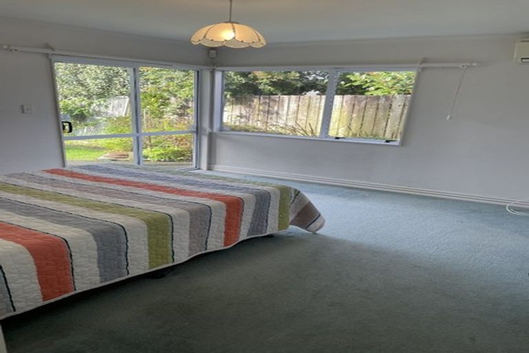 Photo of property in 2/24 Cherub Place, West Harbour, Auckland, 0618