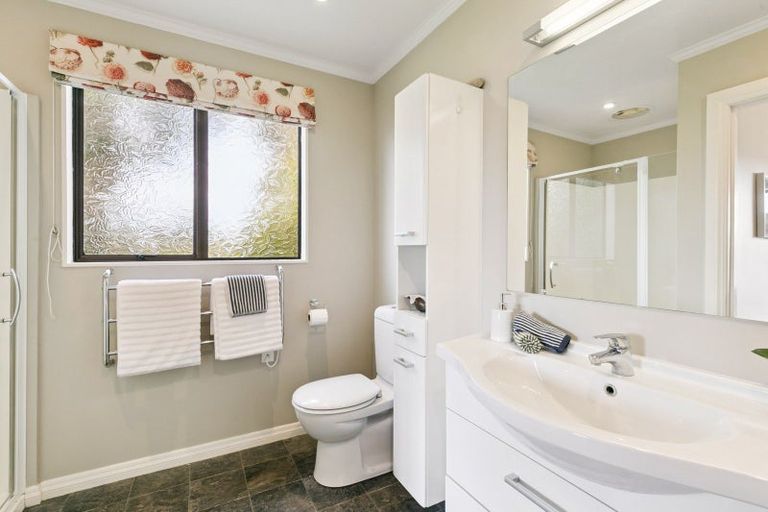 Photo of property in 10 Kate Way, Karori, Wellington, 6012