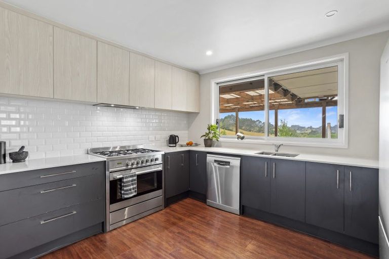 Photo of property in 136 Annett Road, Kumeu, 0891