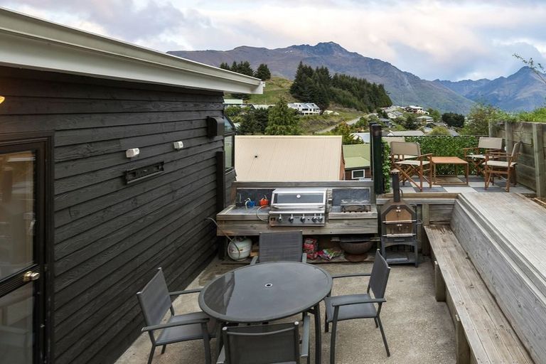 Photo of property in 20 Greenstone Place, Fernhill, Queenstown, 9300