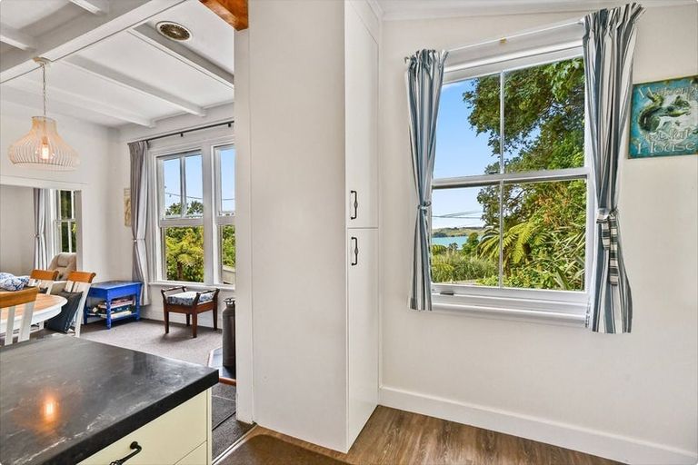 Photo of property in 196 Wade River Road, Wade Heads, Whangaparaoa, 0932