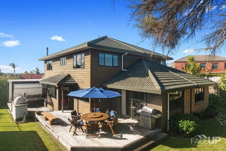 Photo of property in 18 Rosetti Rise, West Harbour, Auckland, 0618