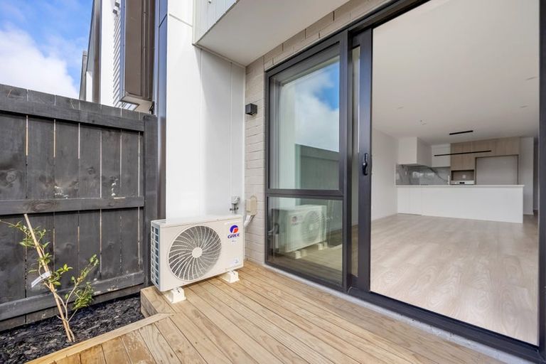 Photo of property in 4/32b Westgate Drive, Massey, Auckland, 0614