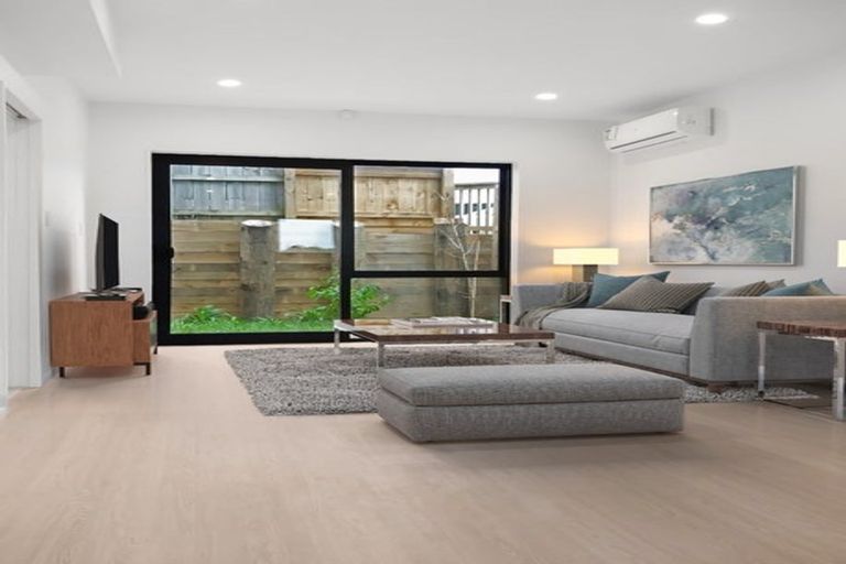 Photo of property in 1/285 Te Atatu Road, Te Atatu South, Auckland, 0610