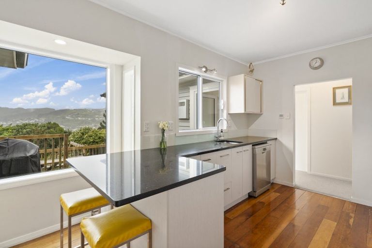 Photo of property in 27 Chester Road, Tawa, Wellington, 5028