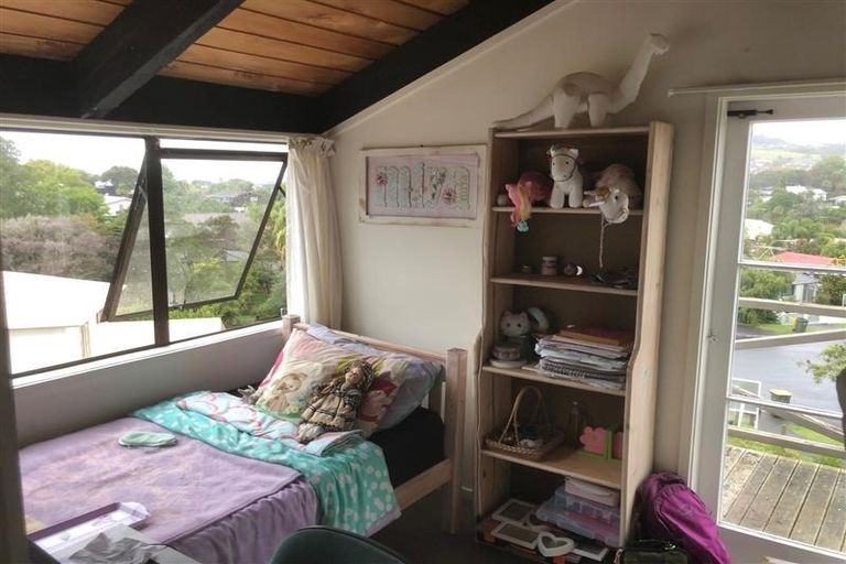 Photo of property in 22 Shadon Place, Stanmore Bay, Whangaparaoa, 0932