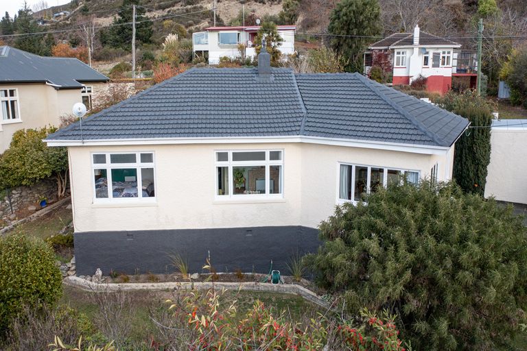 Photo of property in 34 Branxholm Street, Roxburgh, 9500