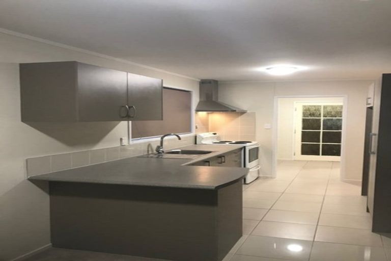 Photo of property in 11 Heathberry Close, Papatoetoe, Auckland, 2025