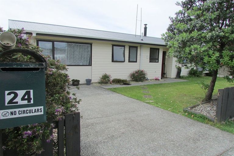 Photo of property in 24 Parfitt Place, Greymouth, 7805