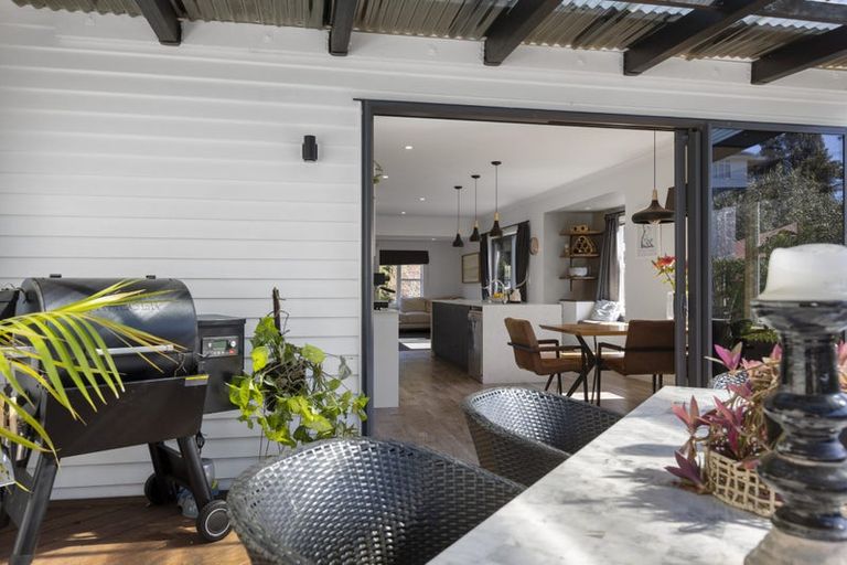 Photo of property in 15 Bracken Street, New Plymouth, 4310