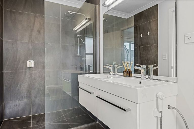 Photo of property in 6 Bamber Crescent, Halswell, Christchurch, 8025