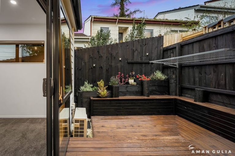 Photo of property in 21b Craigbank Avenue, New Lynn, Auckland, 0600