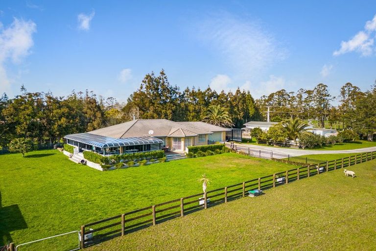 Photo of property in 278 Boord Crescent, Kumeu, 0891