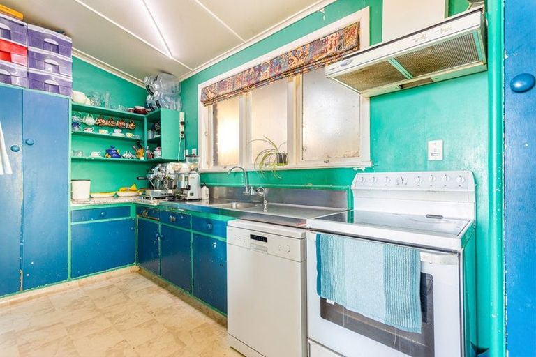 Photo of property in 22 Arapito Road, Titirangi, Auckland, 0604