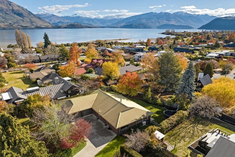 Photo of property in 144 Beacon Point Road, Wanaka, 9305