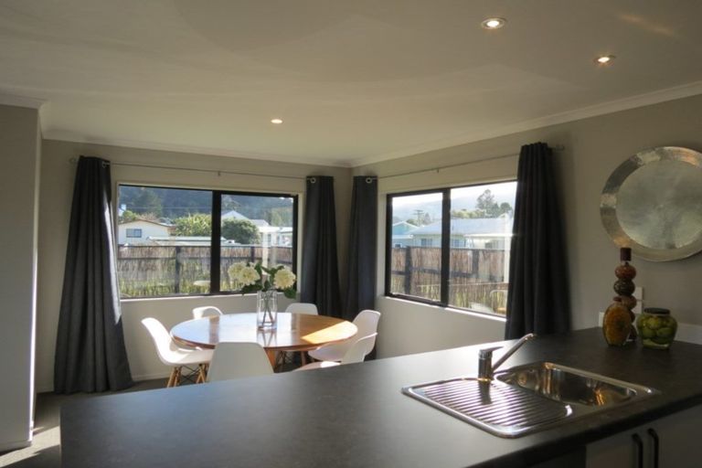 Photo of property in 19 Victoria Street, Coromandel, 3506