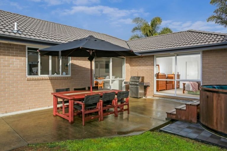 Photo of property in 2 Bob Craig Place, Pukekohe, 2120