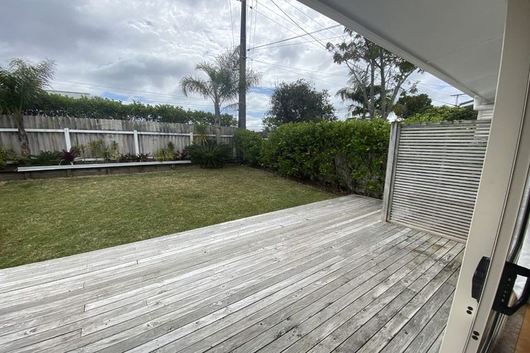 Photo of property in 294 Wairau Road, Glenfield, Auckland, 0629