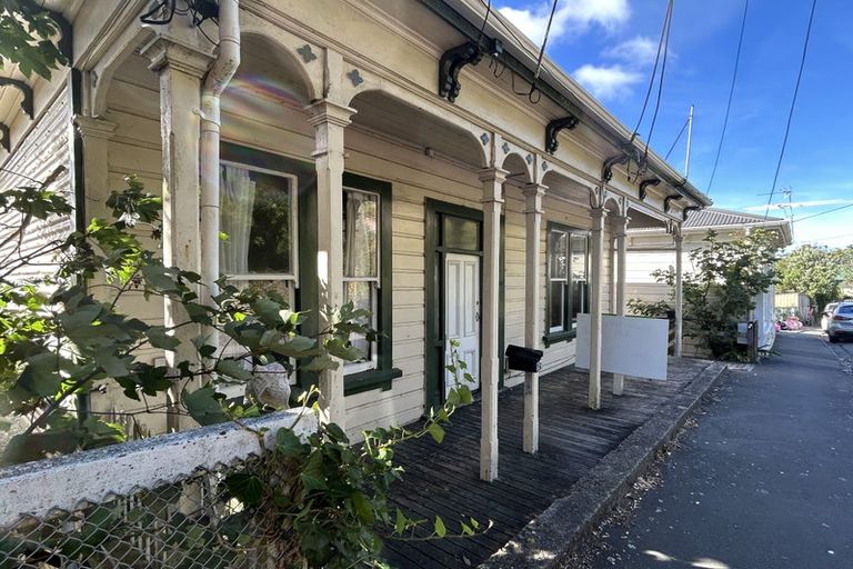 Photo of property in 70 Fairlie Terrace, Kelburn, Wellington, 6021