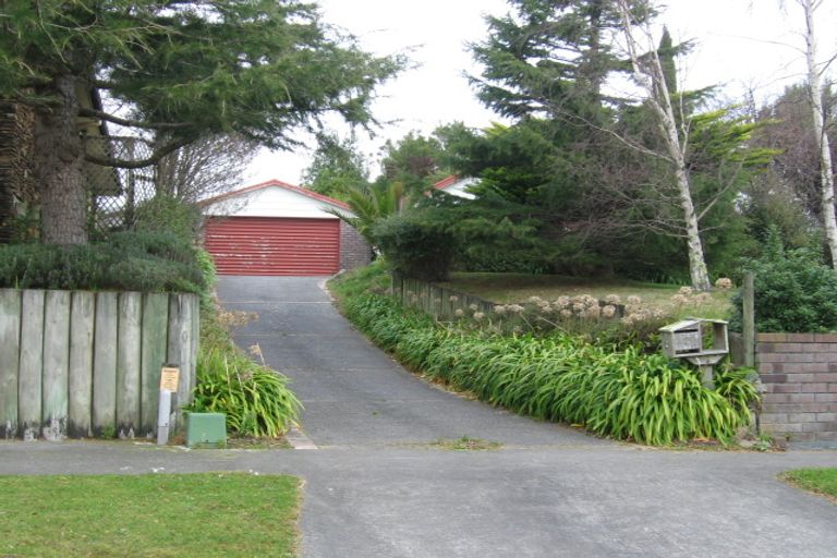 Photo of property in 4 Hillgrove Place, Fitzherbert, Palmerston North, 4410