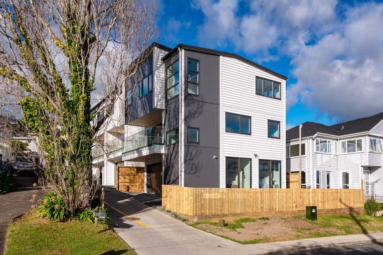 Photo of property in 1/20 William Souter Street, Forrest Hill, Auckland, 0620