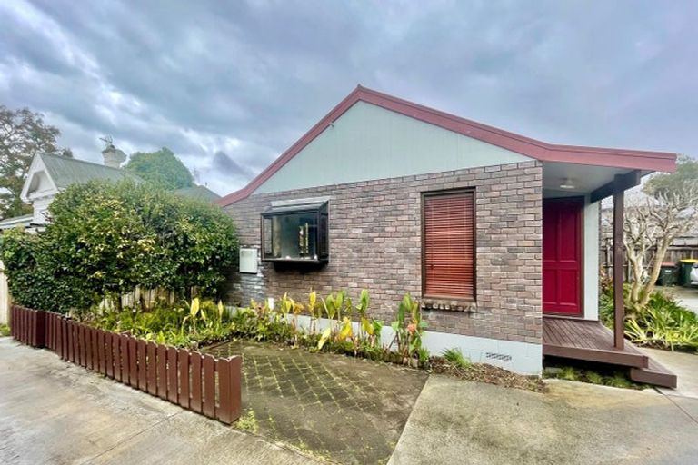 Photo of property in 43 Te Aroha Street, Hamilton East, Hamilton, 3216
