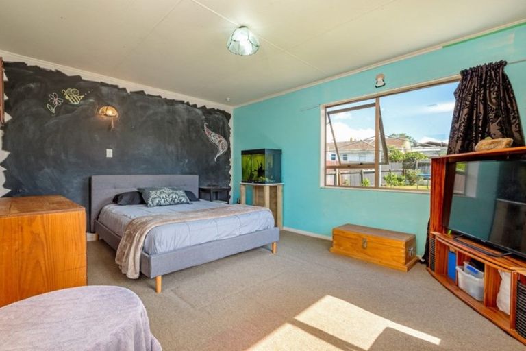 Photo of property in 28 Mcclure Street, Feilding, 4702
