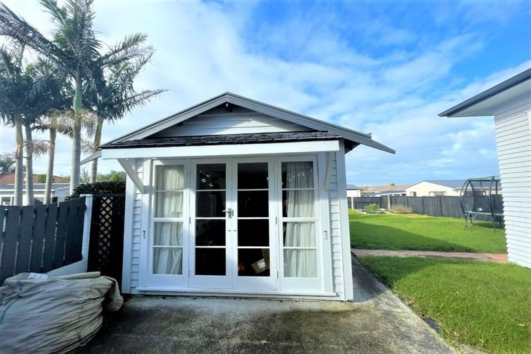 Photo of property in 20 Alberta Street, Point Chevalier, Auckland, 1022
