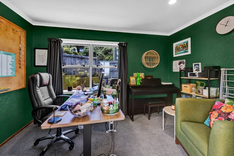 Photo of property in 5 Scott Street, Moturoa, New Plymouth, 4310