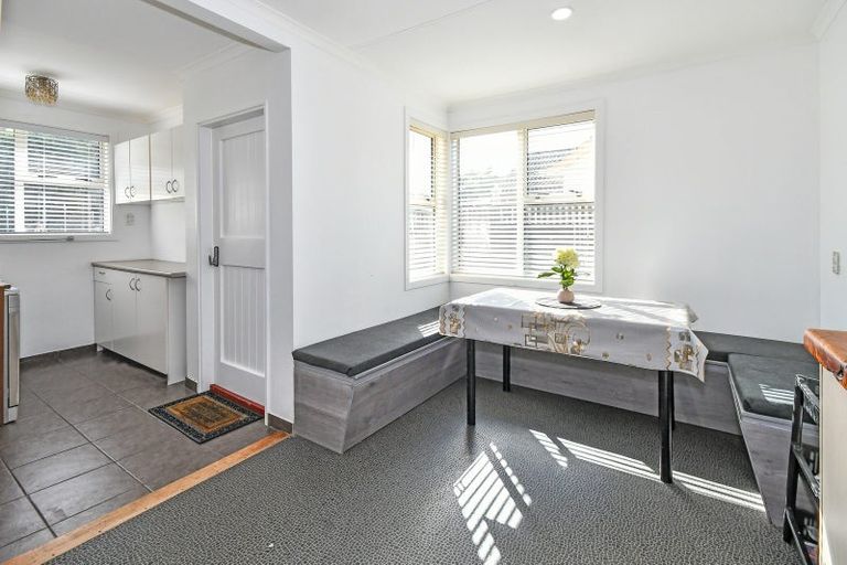 Photo of property in 8 Village Way, Ardmore, Papakura, 2582