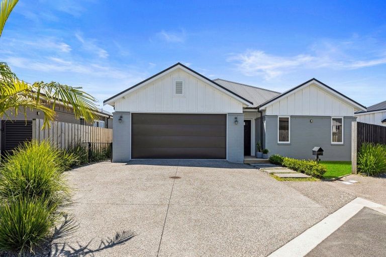 Photo of property in 5 Astelia Lane, Papamoa Beach, Papamoa, 3118