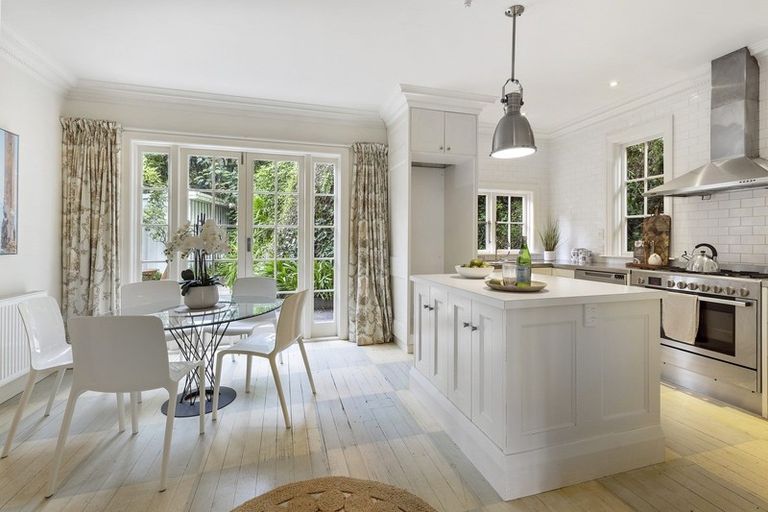 Photo of property in 2 Cluny Avenue, Kelburn, Wellington, 6012