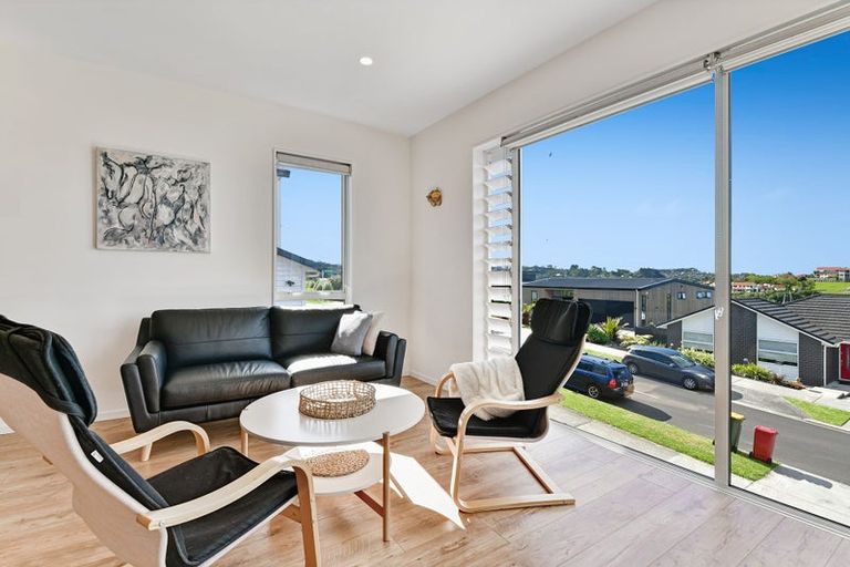Photo of property in 17 Resolution Drive, Gulf Harbour, Whangaparaoa, 0930