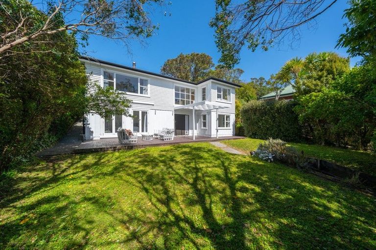 Photo of property in 1 Wakely Road, Newlands, Wellington, 6037