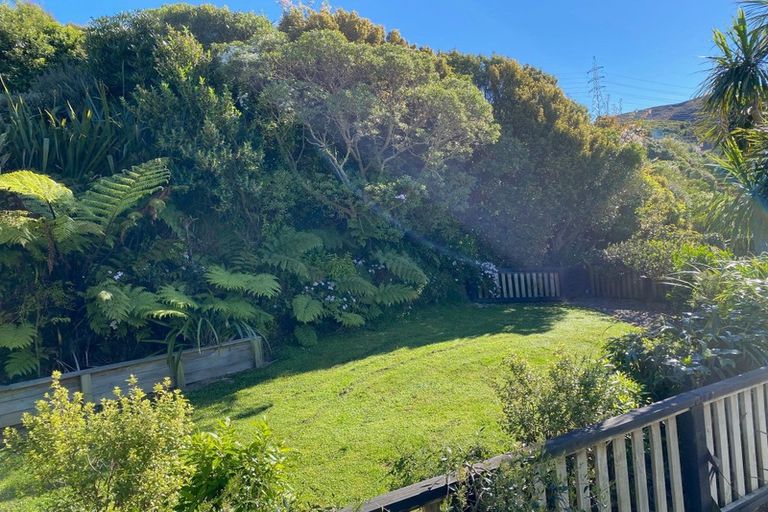 Photo of property in 16 Cavalry Close, Crofton Downs, Wellington, 6035