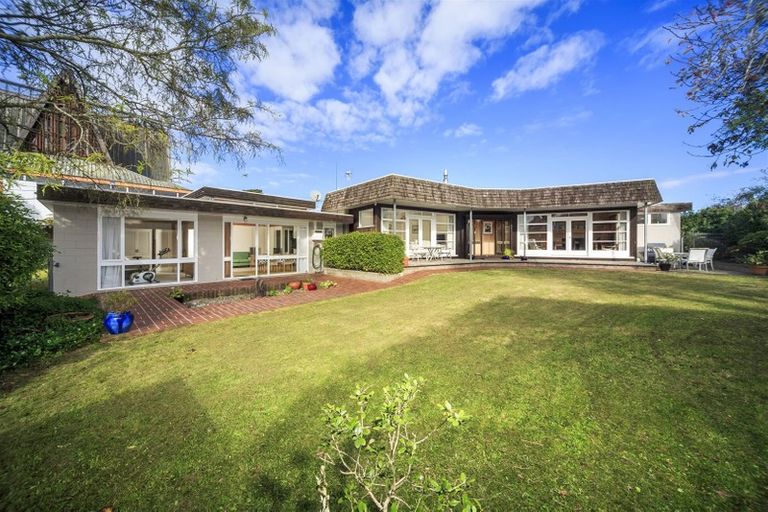Photo of property in 10 Taharoto Road, Takapuna, Auckland, 0622