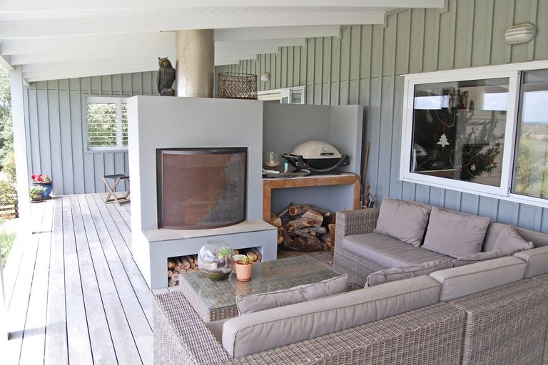 Photo of property in 30 Rangiora Road, Kaiwaka, 0573