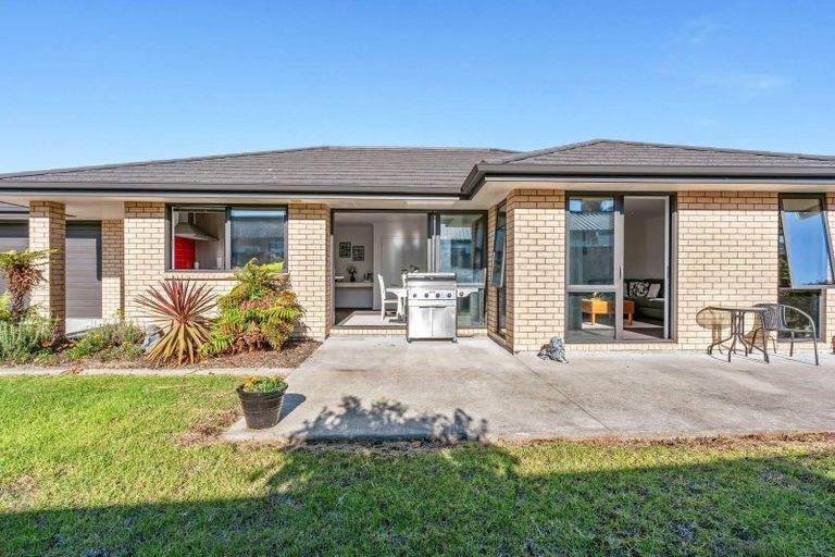 Photo of property in 42 Kowi Lakes Drive, One Tree Point, 0118