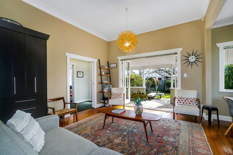 Photo of property in 63 Dignan Street, Point Chevalier, Auckland, 1022
