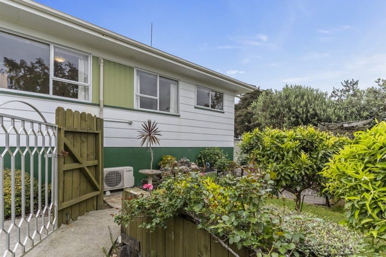 Photo of property in 1/6 Honey Place, Weymouth, Auckland, 2103