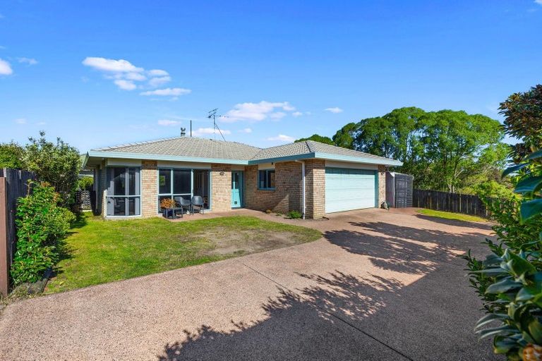 Photo of property in 122 Dalton Drive, Papamoa Beach, Papamoa, 3118