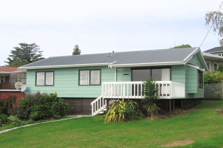 Photo of property in 5a Deane Avenue, Titirangi, Auckland, 0604