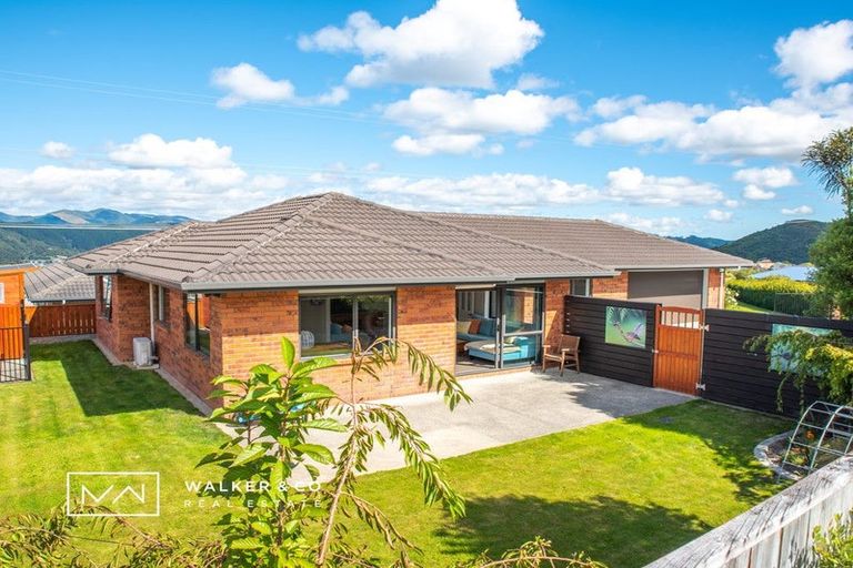 Photo of property in 48 Percy Kinsman Crescent, Riverstone Terraces, Upper Hutt, 5018