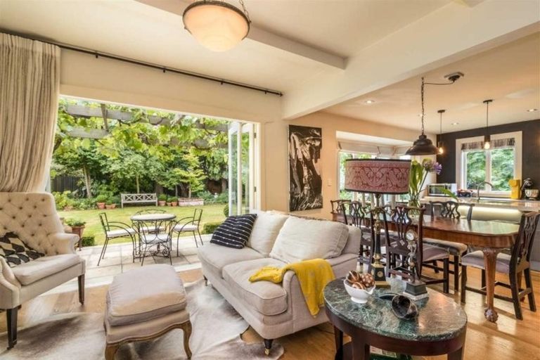 Photo of property in 166 Fendalton Road, Fendalton, Christchurch, 8052