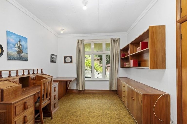 Photo of property in 103 Melbourne Road, Island Bay, Wellington, 6023